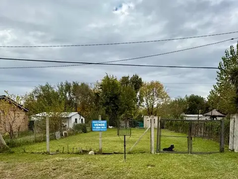Se vende lote de 497m2 con mejoras en torres, Luján.
