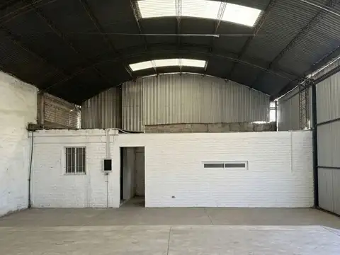 Galpón en venta de 110m2 ubicado en Luzuriaga