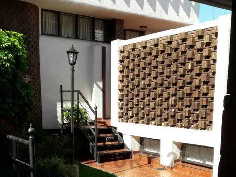 Biritos 100, Piso 0