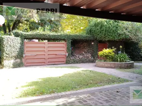 Casa 15 ambientes con 5 baños