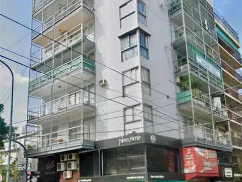 3 Amb. con balcón y patio. Esquina Av. Beiró