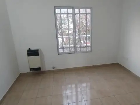 DUPLEX 3 AMBIENTES, EN 2° PISO AL FRENTE.