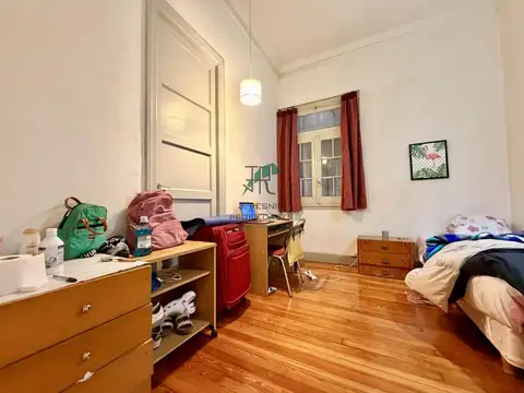 Rivadavia 2300, Piso 1
