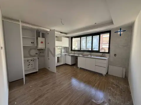 VENTA DEPTO 4 AMBIENTES CON DEPENDENCIA EN FLORES A ESTRENAR