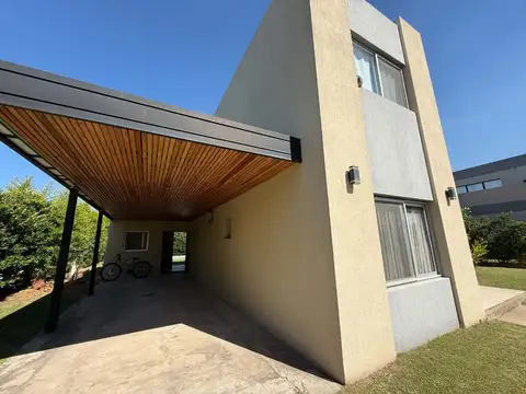 Casa en Alquiler en Puertos - Barrio Vistas, USD 1.600