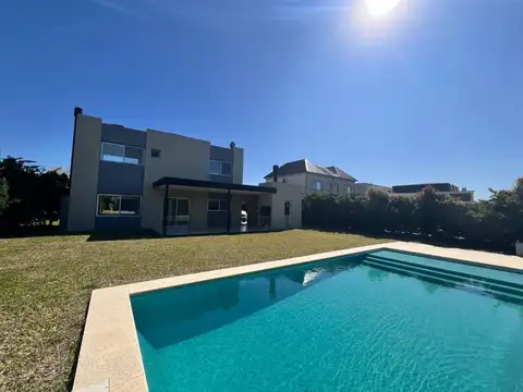 Casa 5 ambientes con 3 baños