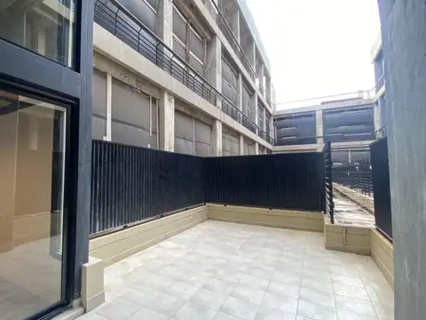 Departamento duplex en venta en La Boca con patio