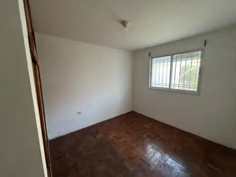 Casa 5 ambientes con 1 baño