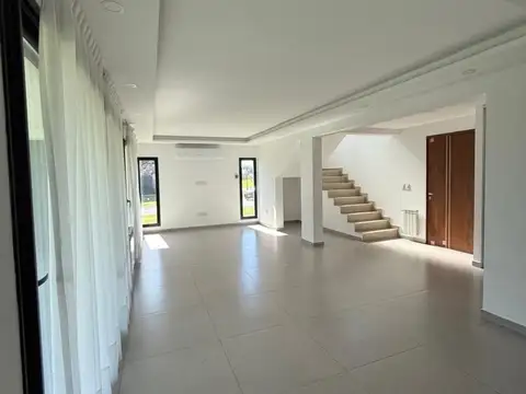 Casa en Alquiler en San Felipe Barrio Privado