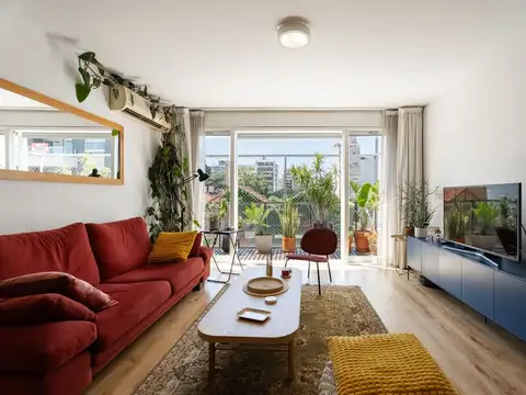 Nuñez: Venta triplex al frente, cochera y pileta