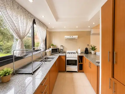 Casa en Venta en Valle Escondido, USD 360.000