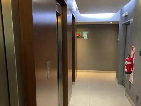 Oficina Monoambiente con 8 baños
