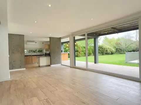 Casa 5 ambientes con 3 baños