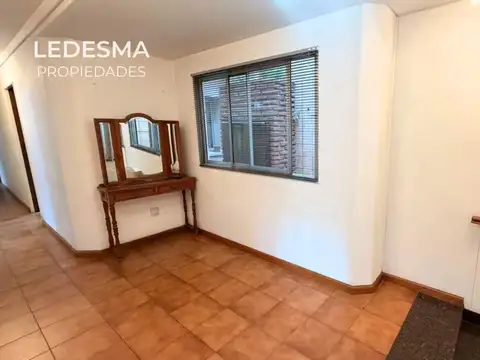Depto Tipo Casa en Alquiler con 1 cocheras