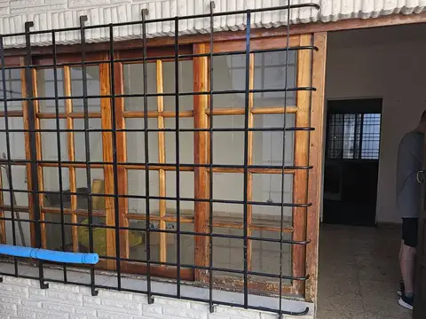 Alquiler amplio  en Villa Maipu con o sin local