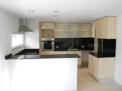 Casa en Alquiler en Olivos, USD 2.900