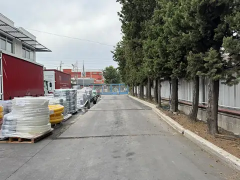 Nave Industrial en Pablo Podesta de 1200 m2 cubiertos