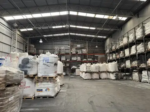 Nave Industrial en Pablo Podesta de 1200 m2 cubiertos