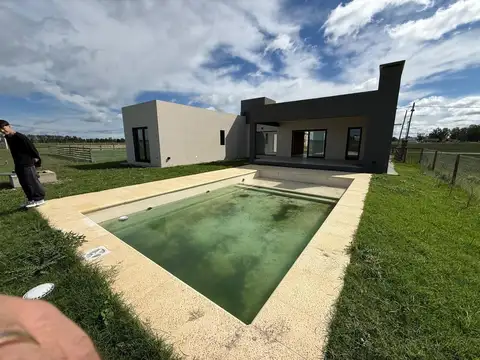 Casa en Venta con 2 cocheras