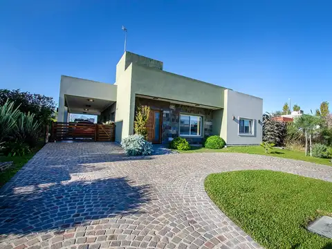 CASA EN VENTA UNA PLANTA CON PISCINA EN CANNING