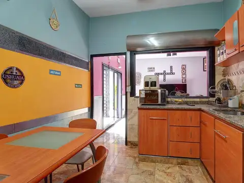 Casa 4 ambientes con 2 baños