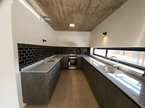 Acceso Sur y Zapiola 100