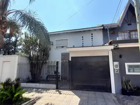 Casa en Venta en Isidro Casanova, USD 180.000