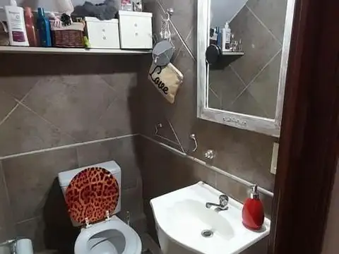 EN VENTA CASA CON PILETA EN ISIDRO CASANOVA