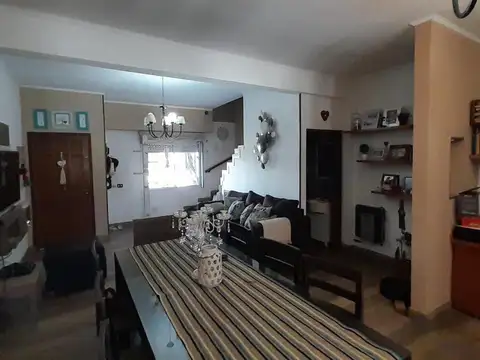 Casa en Venta con 3 cocheras