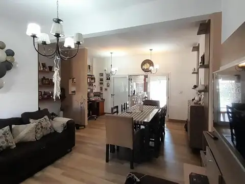 Casa 4 ambientes con 3 baños
