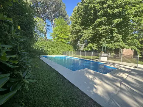 Casa en venta - Lote en esquina 2588m2 - Highland Park Country Club