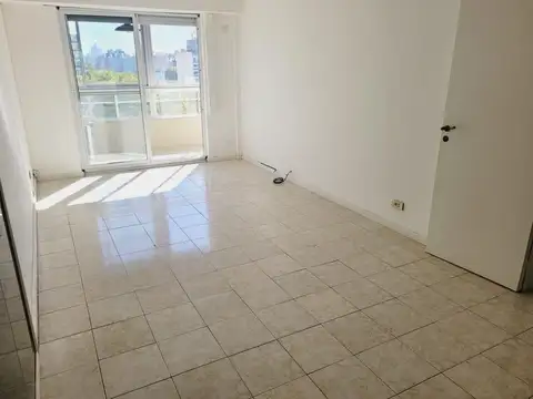 Alquiler departamento sobre Bv. Oroño. 2 dormitorios y cochera