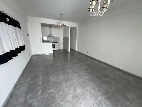 Centenario Uruguayo 600, Piso 1