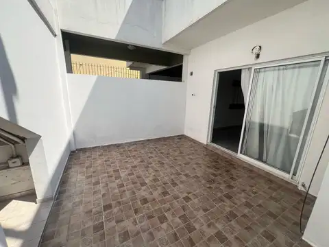 Hermoso PH de 2 ambientes con patio en Villa Dominico.