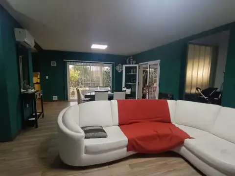 Casa en Venta con 4 cocheras
