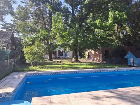 Casa 6 ambientes con 2 baños