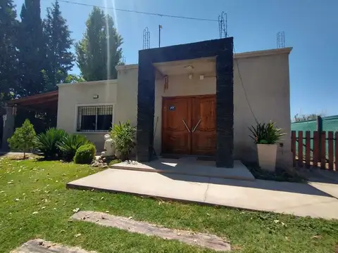 VENTA DE CASA CON  PILETA RODEO DEL MEDIO MAIPU