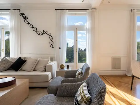 Departamento en venta reciclado en edificio Francés  sobre la Av. del Libertador