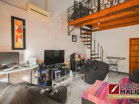 Venta Casa 4 ambientes en Banfield con Jardín y Local comercial