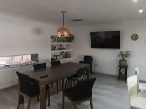 Casa 5 ambientes con 3 baños