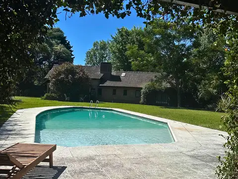 CASA QUINTA TERRENO 2200 AUTOPISTA