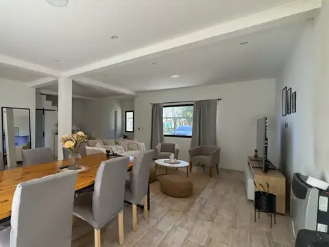 Casa en venta barrio Garin Chico-5 amb-Pileta.