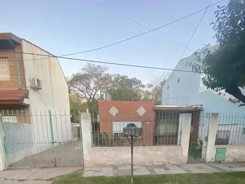 Castro Barros 1100