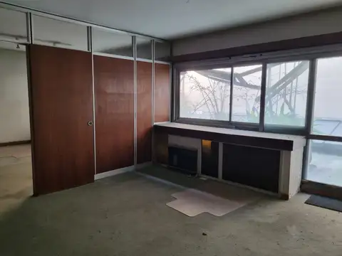 Oficina  de 4 ambientes o posible anteproyecto en  venta en Microcentro, CABA
