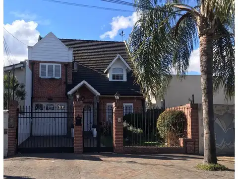 CHALET DE 5 AMBIENTES EN HAEDO CHICO