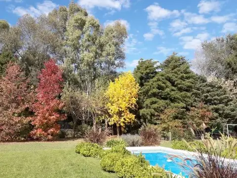 Casa en Venta con 4 cocheras