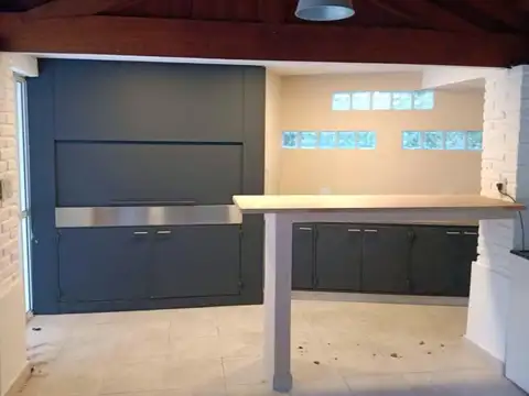 Casa en Venta con 3 cocheras