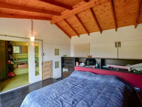 CASA CON PILETA MAS 3 LOTES EN VENTA SICARDI