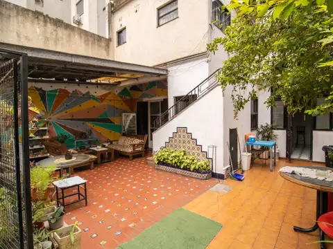 Hermosa Casa 8 Ambientes con Patio y Terraza - 3 Plantas - Destino comercial - 320m² - Palermo