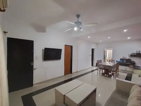 CASA 4 AMB C/COCHERA Y JARDIN – APTO CRÉDITO